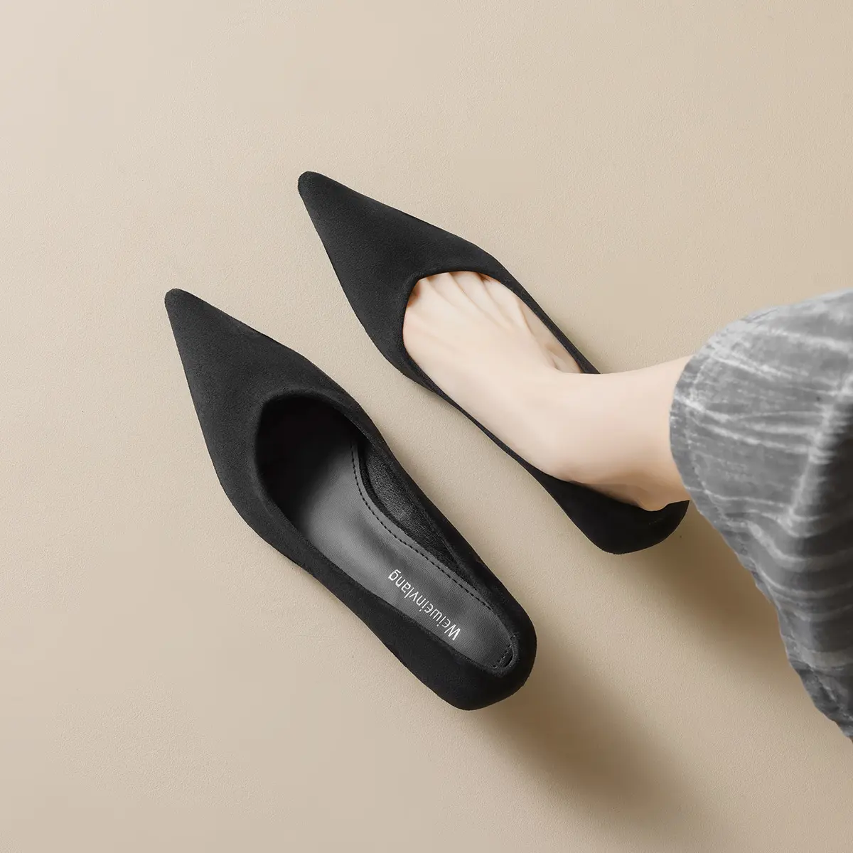 绒面尖头单鞋女2026新款细跟气质黑色通勤工作鞋猫跟浅口高跟鞋