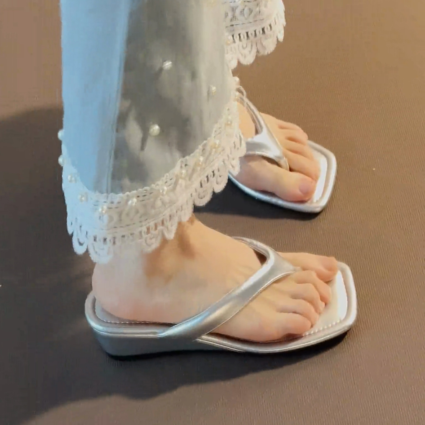 厚底增高夹趾拖鞋女2026年夏季外穿海边方头坡跟人字凉拖大码女鞋