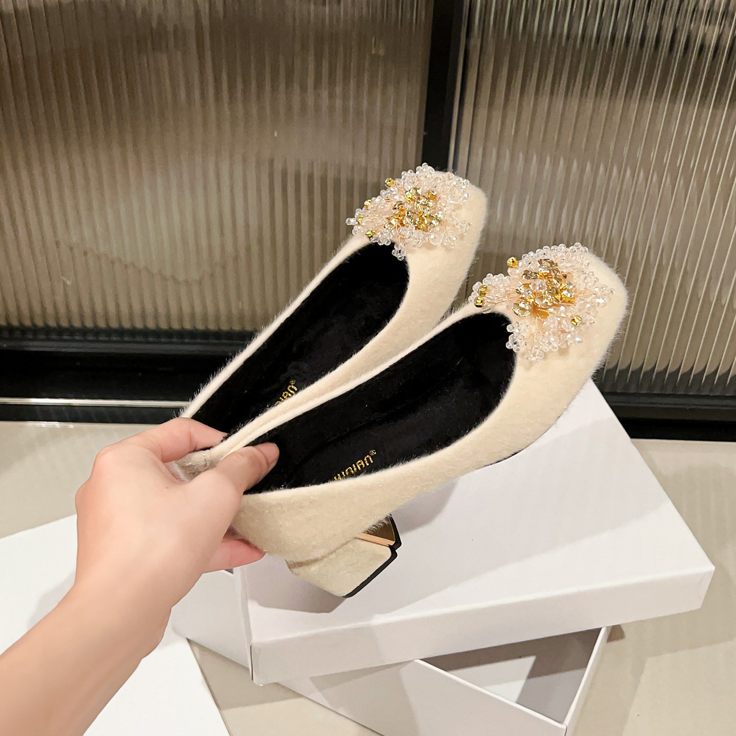 仙女毛毛鞋冬季外穿加绒保暖新娘婚鞋不累脚一脚蹬粗跟浅口单鞋女