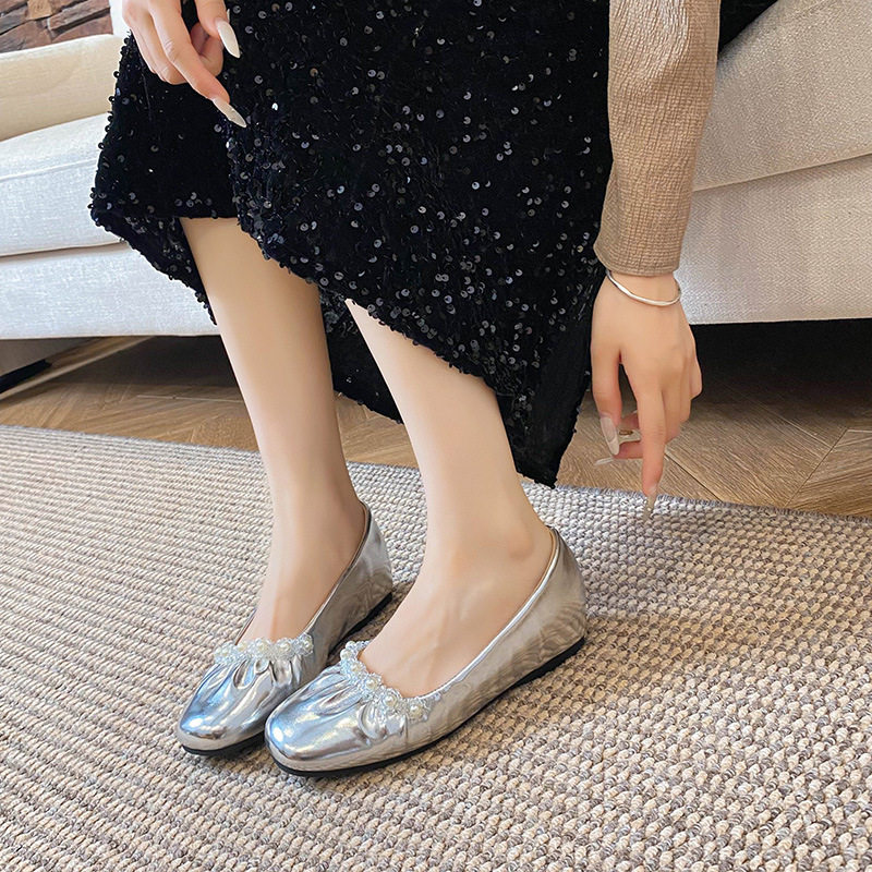 2026年新款法式银色珍珠芭蕾舞鞋平底鞋一脚蹬浅口鞋内增高单鞋女