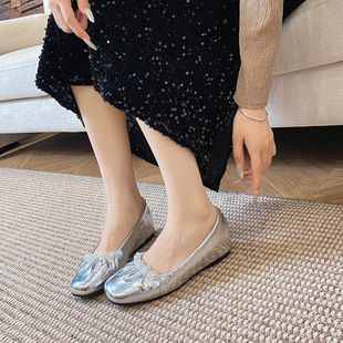 2026年新款法式银色珍珠芭蕾舞鞋平底鞋一脚蹬浅口鞋内增高单鞋女