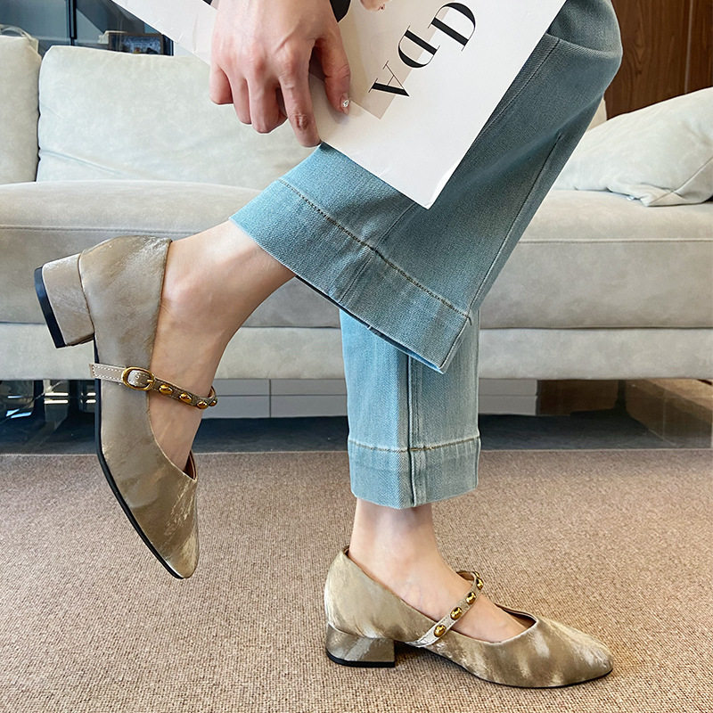 2026年春夏新款小方头外穿百搭女夏季外穿配裙子高跟粗跟单鞋女