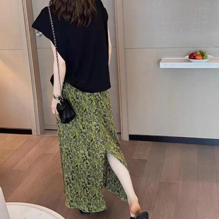 复古绿色碎花半身裙女夏百褶直筒沙滩包臀裙松紧高腰后开叉一步裙