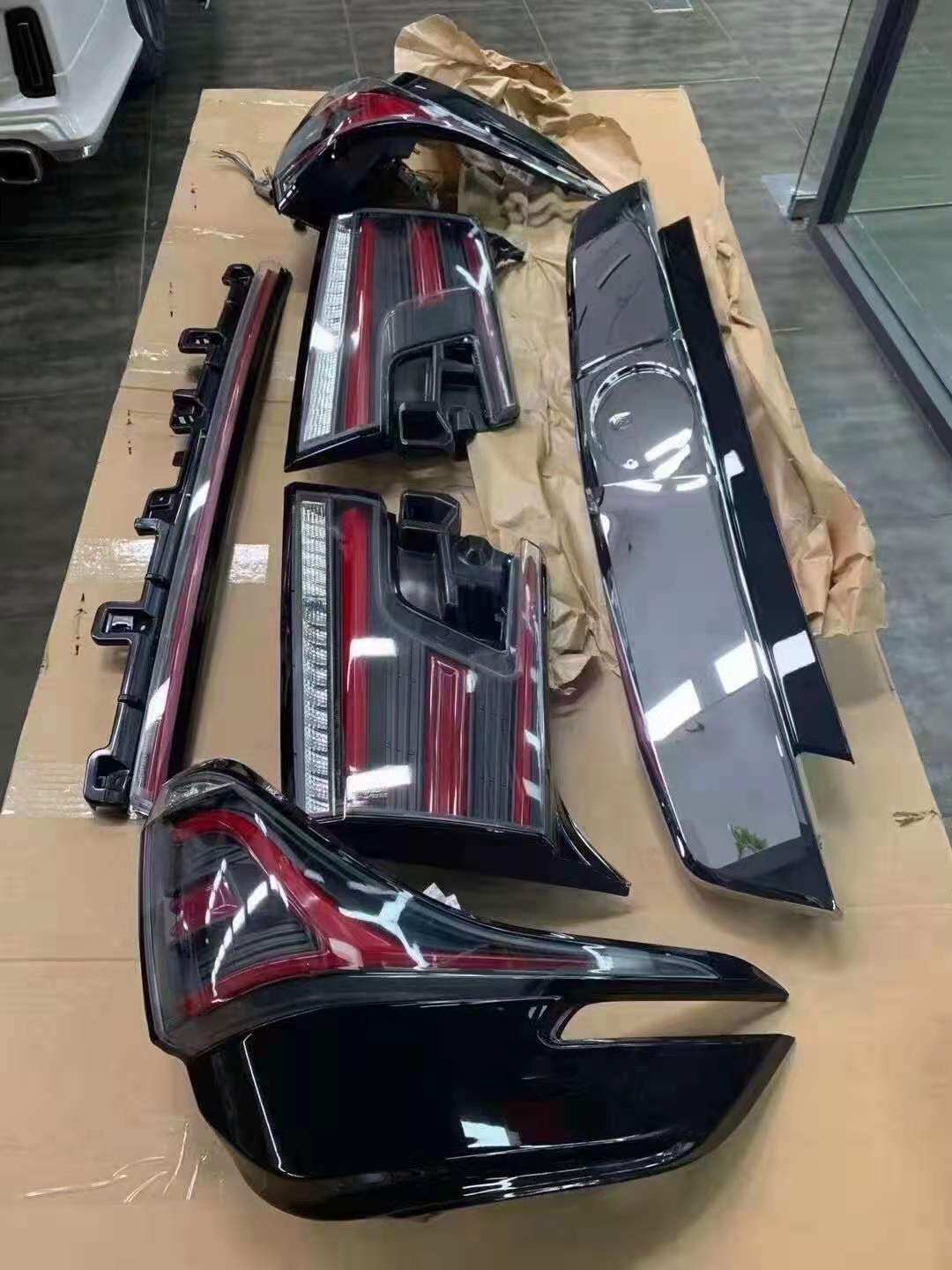 丰田 埃尔法 威尔法 30系 日本CRYSTALEYE贯穿式流水尾灯