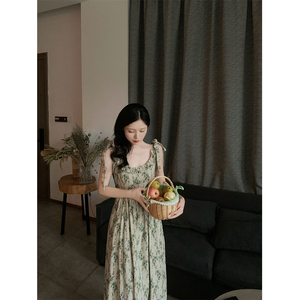 ZNG SHOP女装“绿野仙踪”秋季温柔风挚爱复古碎花棉麻吊带连衣裙