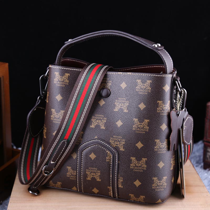 水桶包女2024新款凯狄欧正品时尚真皮复古手提包百搭单肩斜挎女包