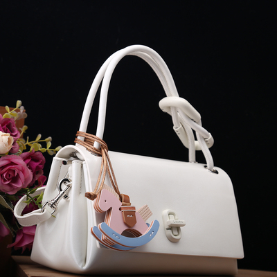 劳拉时黛轻奢油蜡皮手提斜挎包