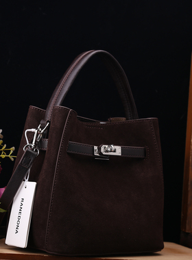 专柜正品复古磨砂牛皮水桶包女2025新款百搭通勤手提斜挎包63098