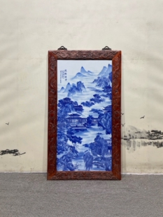 王步作品红木雕龙镶瓷板画青花山水环楼勝景中堂挂屏风景装 饰画