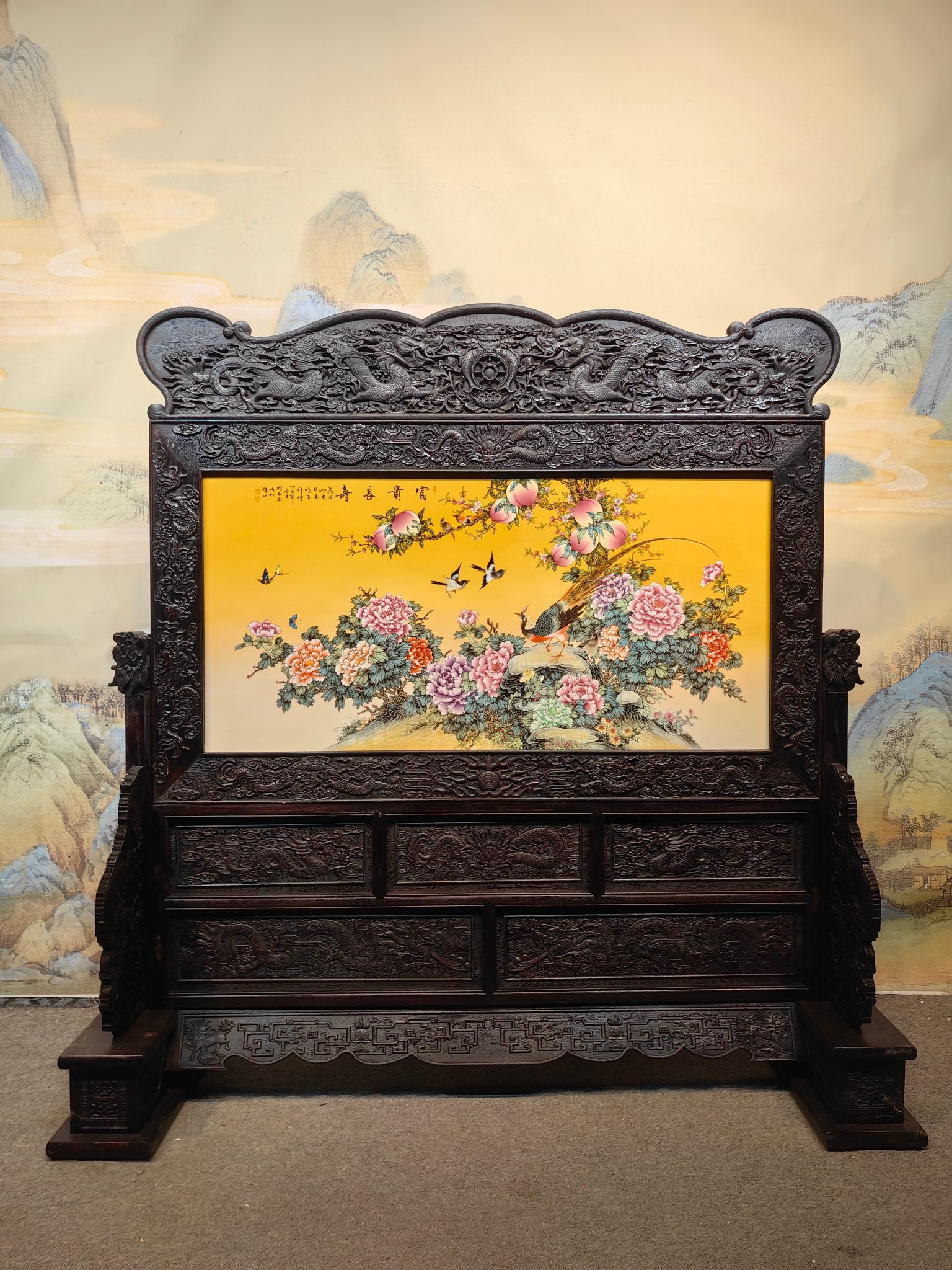 刘雨笒作品红木雕龙纹饰镶瓷板画黄底粉彩花鸟富贵长寿精品屏风