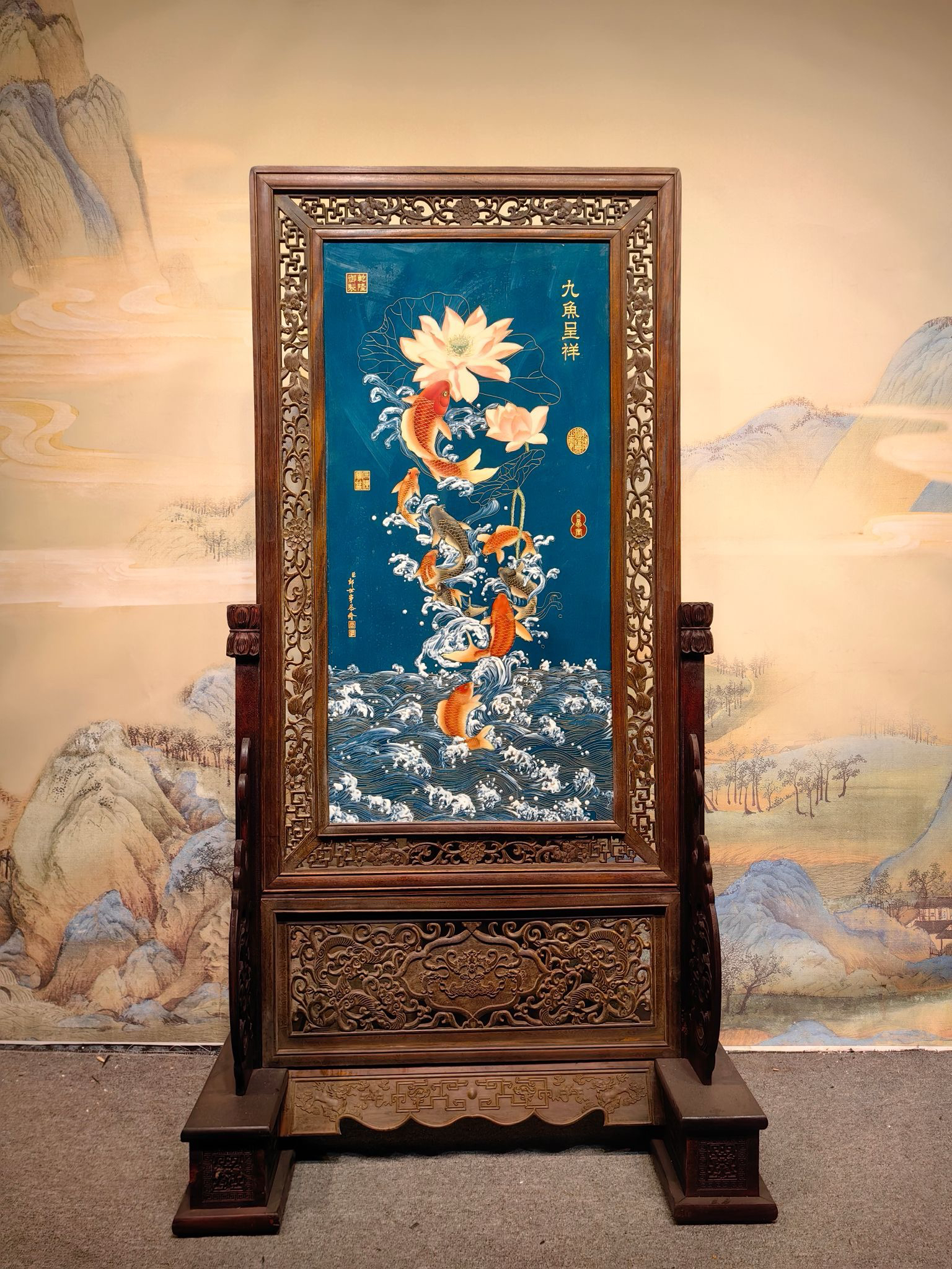 郎世宁作品红木镶瓷板画珐琅掐丝九鱼呈祥隔断屏风陶瓷手绘插屏
