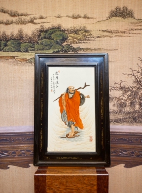 王大凡作品精品红木镶瓷板画矾红人物达摩渡江挂屏名家纯手绘瓷画