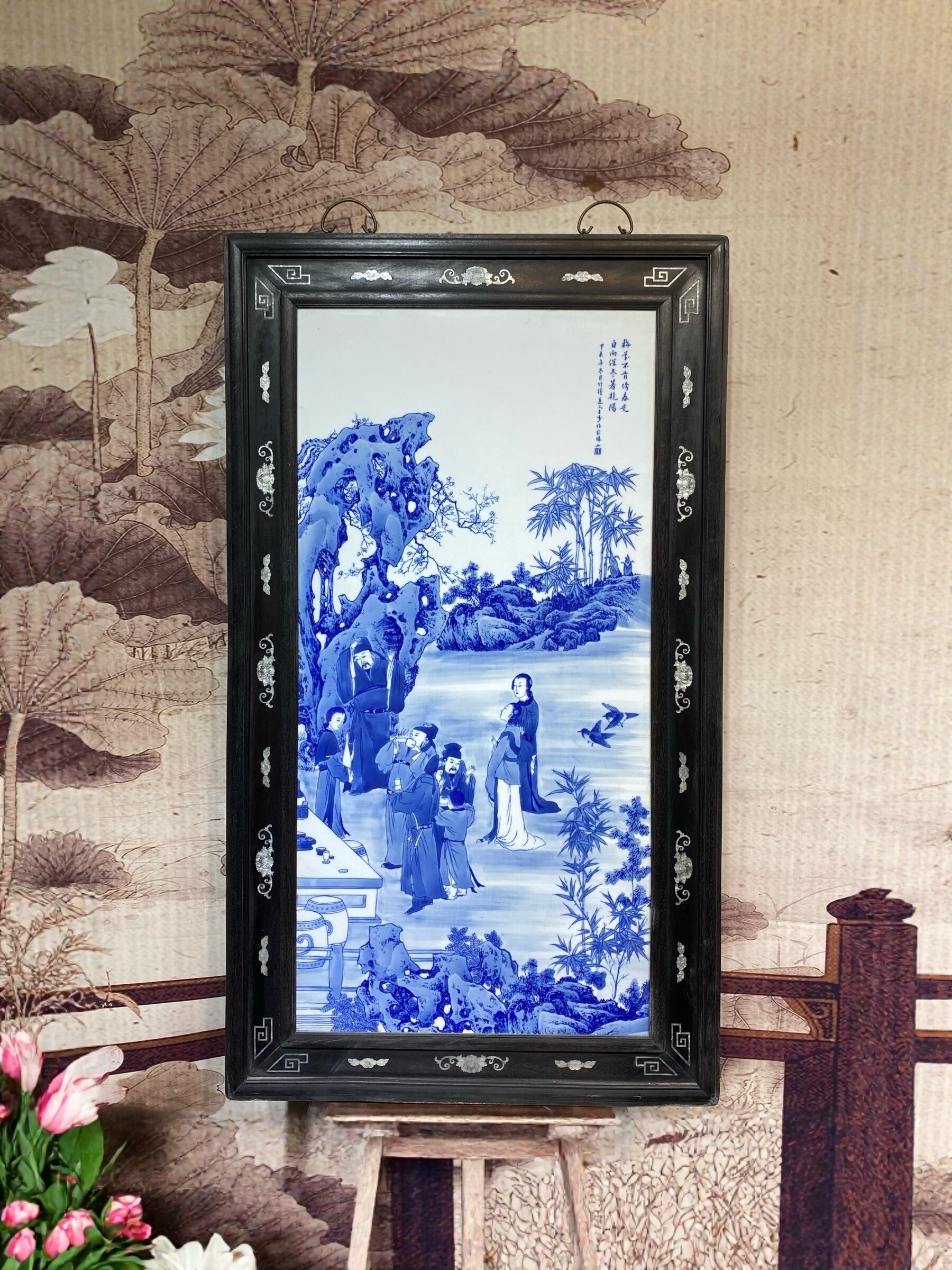 王步作品红木镶贝壳镶瓷板画青花人物故事图中堂挂屏百分百纯手绘