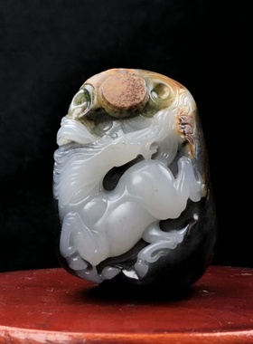 把件黑白分明和田玉青花籽料