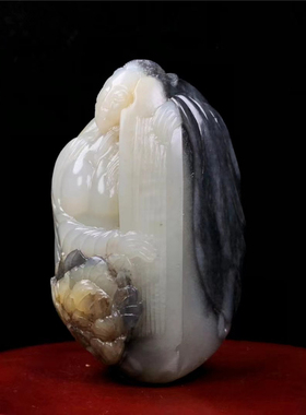 黑白分明苏工雕刻和田玉青花籽料