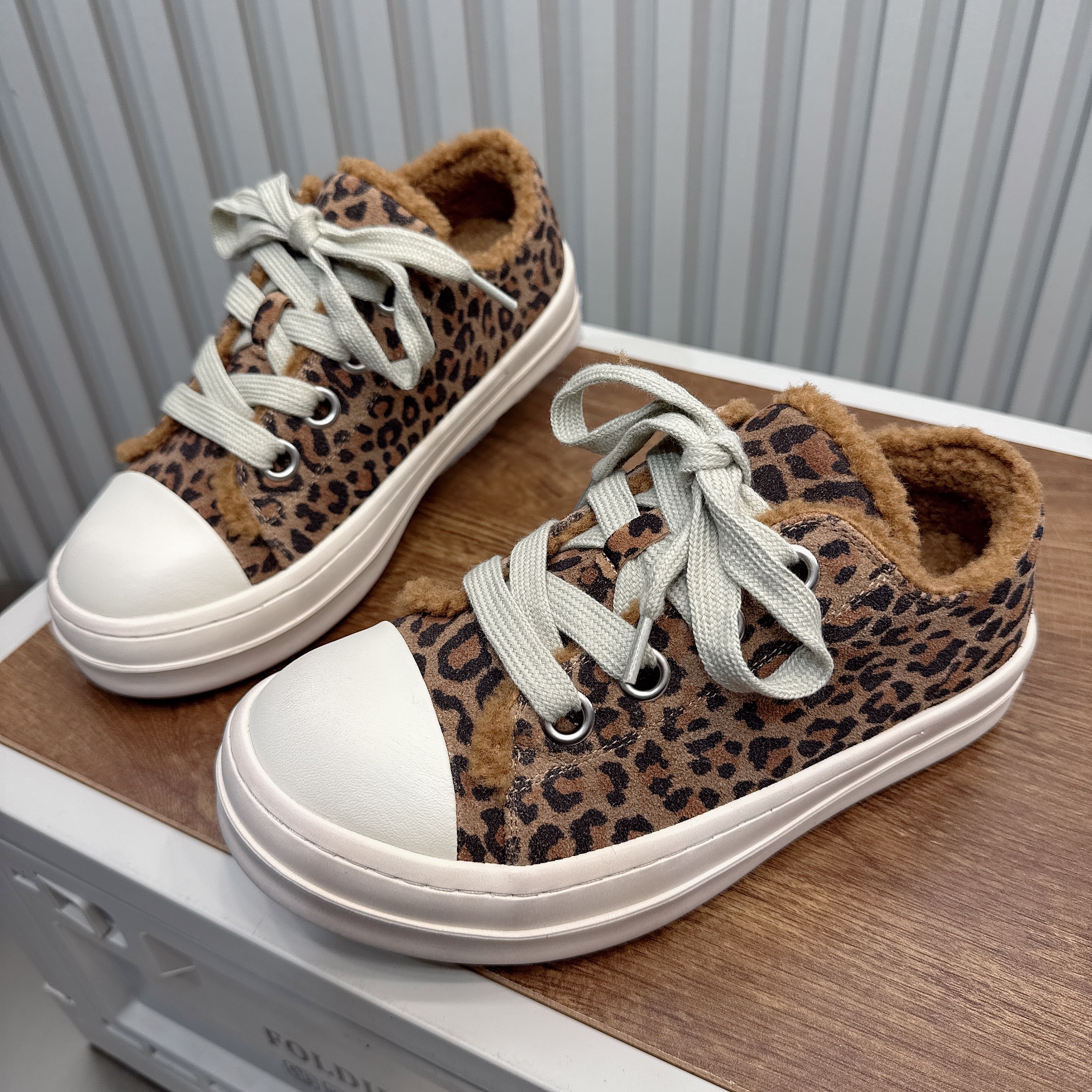 豹纹鞋子女冬季厚底加绒小众板鞋