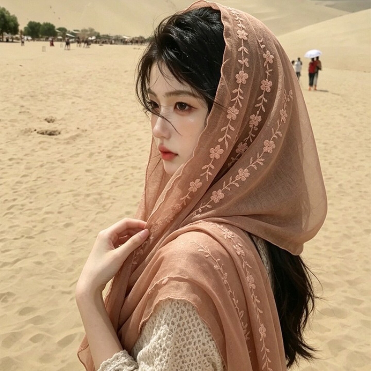 薄款防晒披肩女夏季外搭碎花刺绣西域风敦煌沙漠旅游披肩丝巾斗篷
