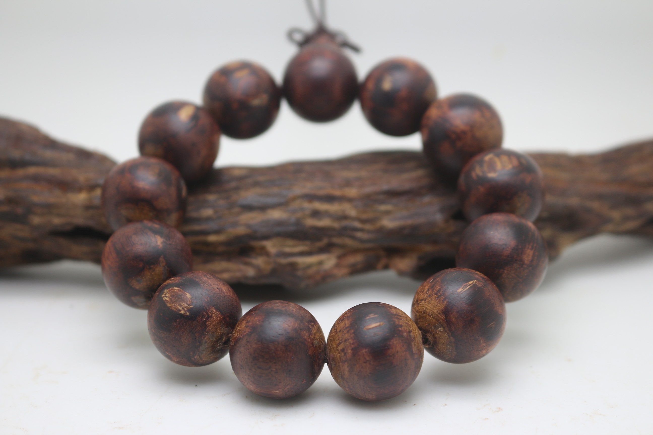 【红土重量级】海南降真香大叶 黄金甲 古沉香1.8佛珠手串 紫藤香