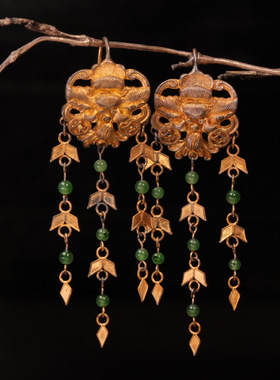 00557-0银925镀金做旧錾刻蝙蝠铜钱纹镶天然细糯辣绿翡翠流苏耳环