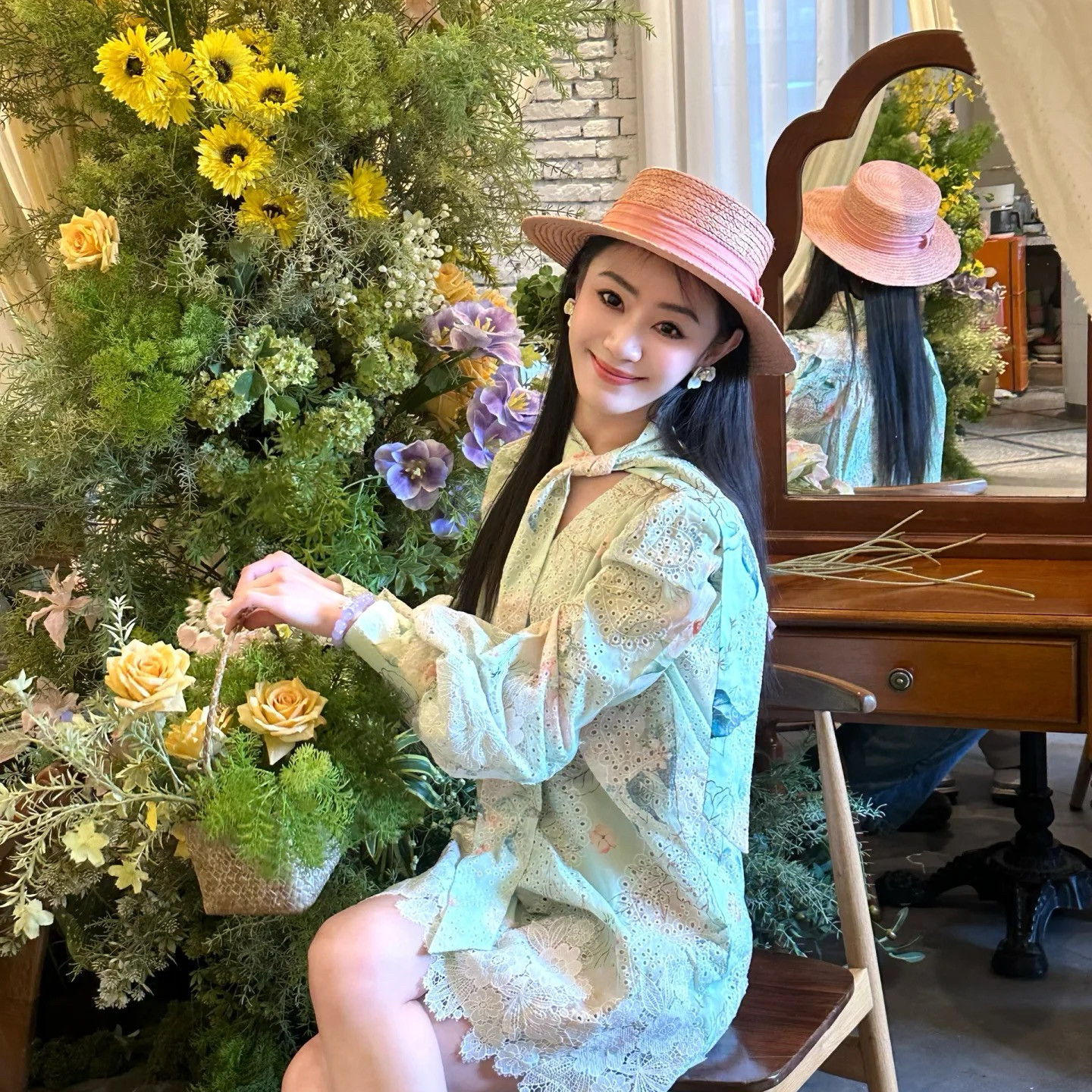 设计师款粉色法式平顶草帽女夏季拉菲草编礼帽出游度假遮阳帽子