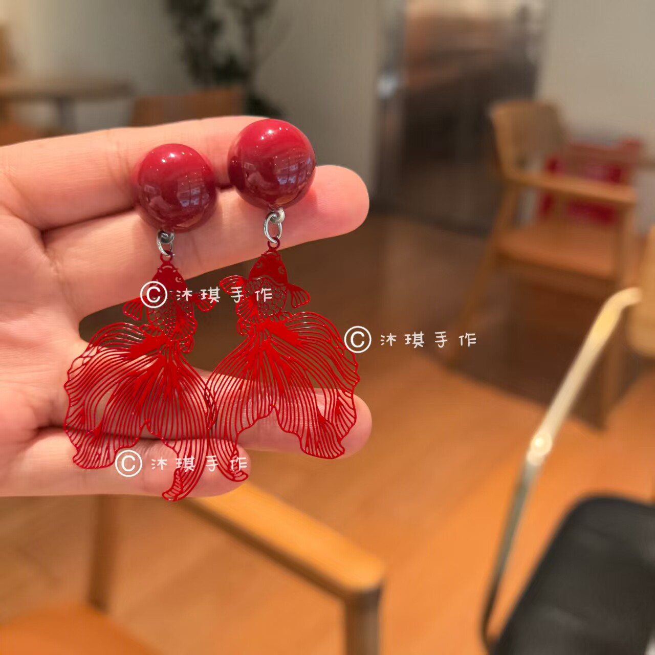 2025年新红色锦鲤耳环中国风新年耳挂长款金鱼耳坠无耳洞耳夹