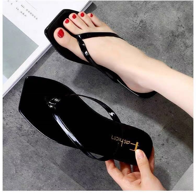 Summer new flat bottom comfortable casual wear personality flip flops women's fashion