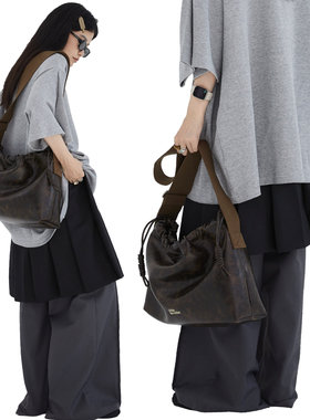 DirtySix /原创 Little by little 宽肩带 牛皮版 抽绳方砖包