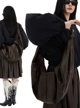 DirtySix/原创 Whiplash 爆裂饺子包 oversize皱巴巴布袋斜挎包