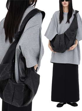 DirtySix/原创 Whiplash 爆裂饺子包 oversize皱巴巴布袋斜挎包