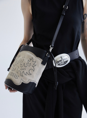 DirtySix /原创 Bronson 布朗森骑士水桶 2色 极简风水桶包