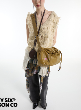 DirtySix 原创 叠叠包 撞色天然石抽绳  软软慵懒斜挎包