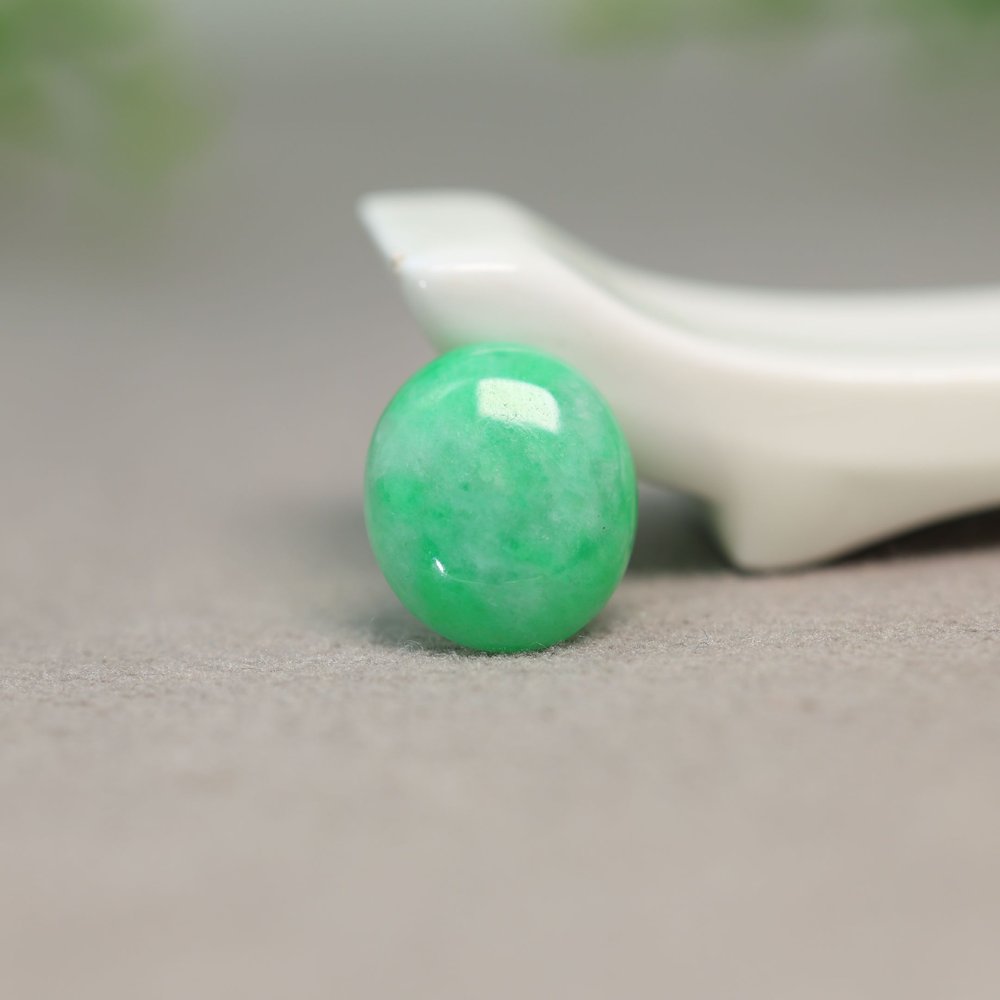 天然A货翡翠椭圆形大蛋面戒面