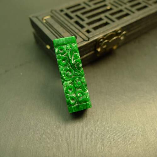 翡翠长方柱条形管珠桶珠吊坠