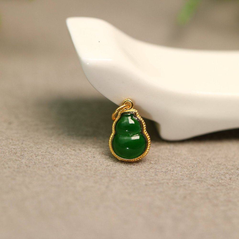 冰种辣绿天然A货翡翠葫芦小吊坠