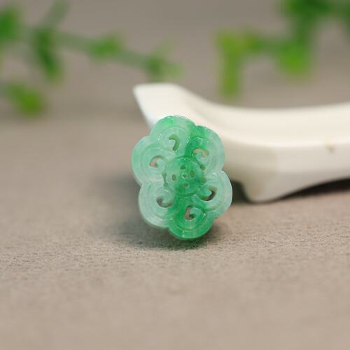 天然A货翡翠雕花钱币背云