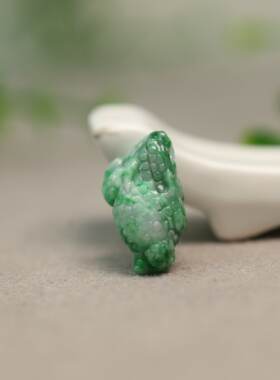 飘辣绿缅甸天然A货翡翠金蟾