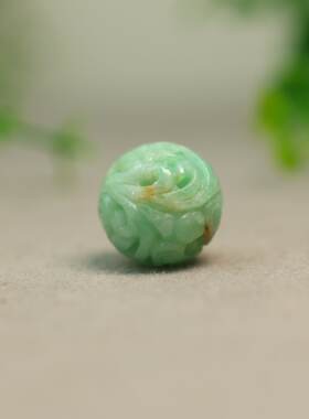 天然A货翡翠镂空雕花珠子