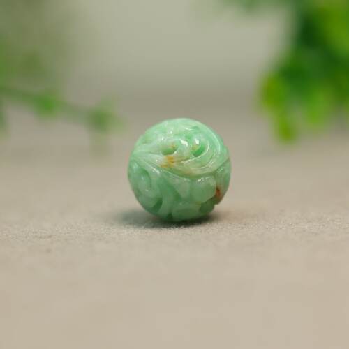 天然A货翡翠镂空雕花珠子