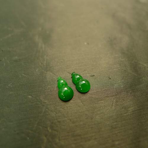 辣绿缅甸天然A货翡翠葫芦戒面