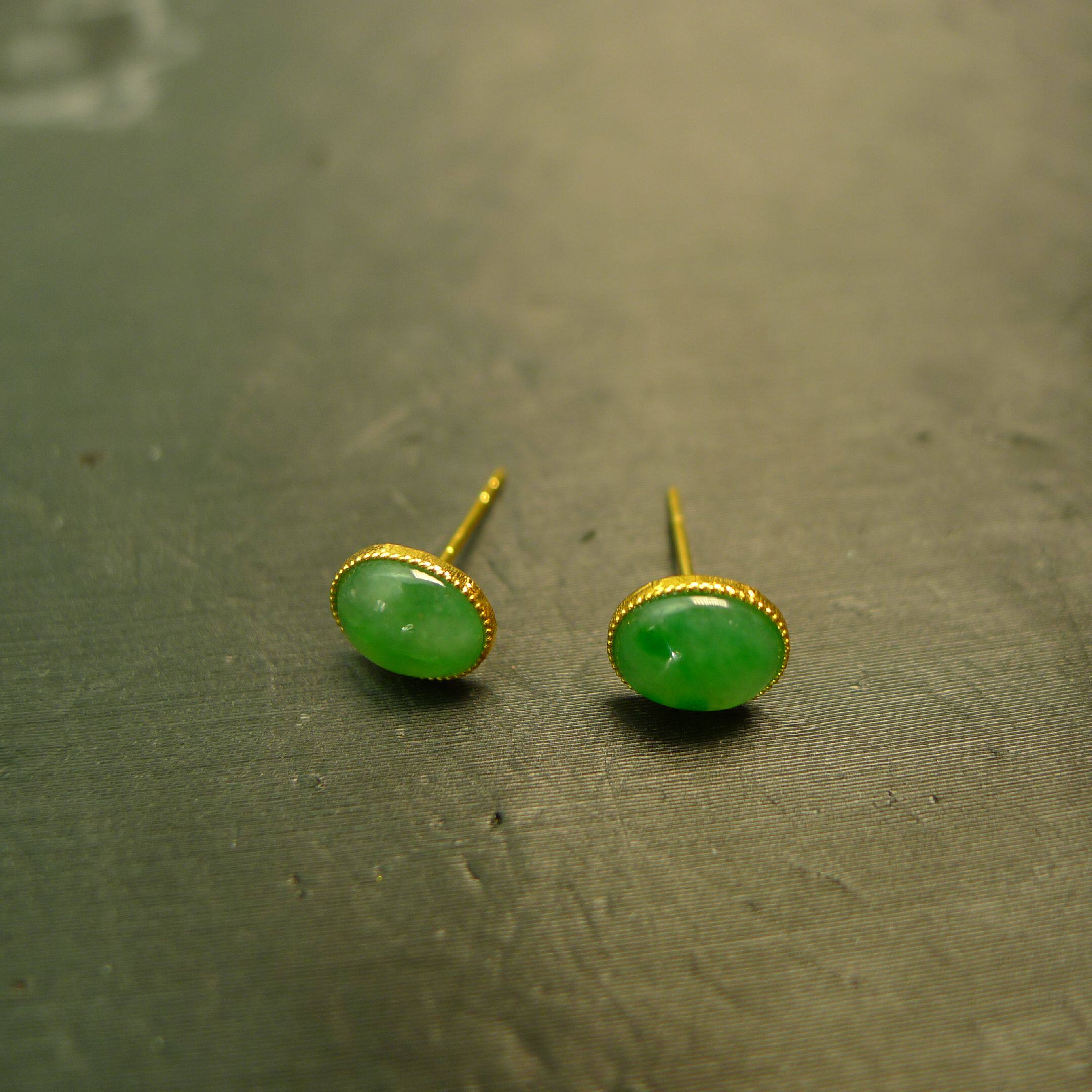 满绿缅甸天然A货翡翠蛋面耳钉