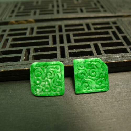满绿天然A货翡翠方形雕花戒面