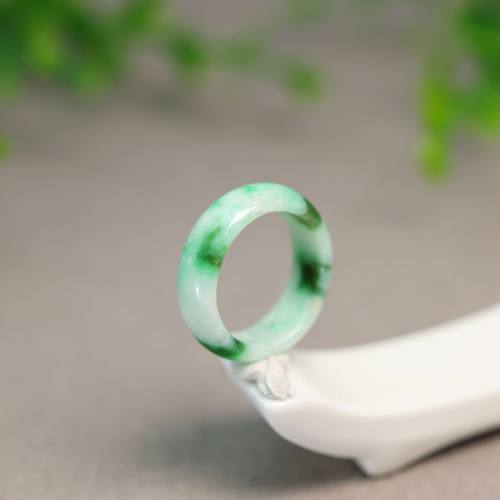 白底飘辣绿缅甸天然A货翡翠戒指