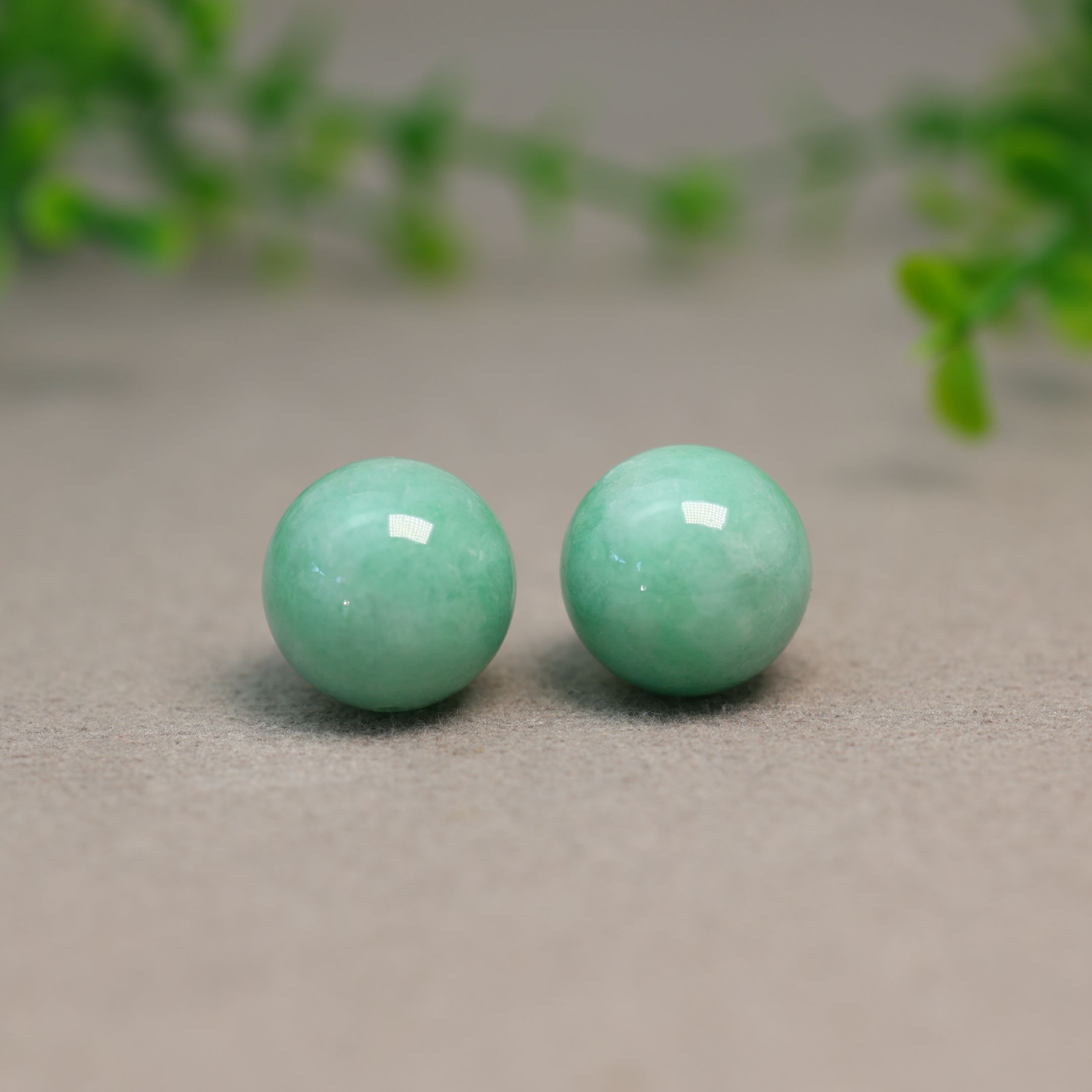 阳绿缅甸天然A货翡翠大圆珠子