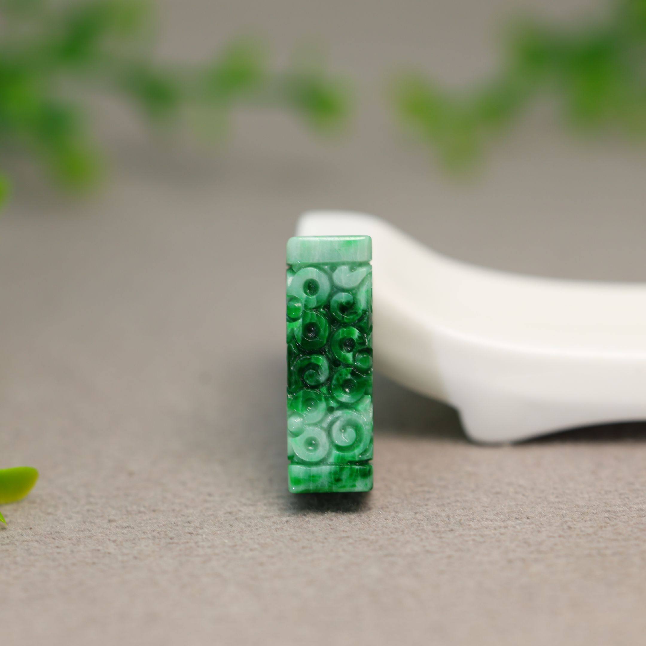 翡翠长方柱条形雕花管珠桶珠