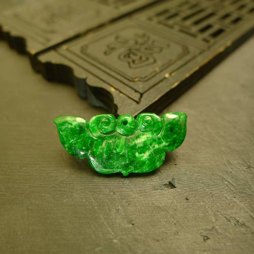 天然A货翡翠如意锁骨吊坠