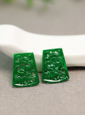 #G657一对满色辣绿天然A货翡翠镂空雕花耳坠花片