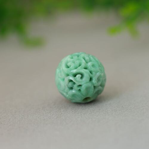 天然A货翡翠镂空雕花大圆珠子