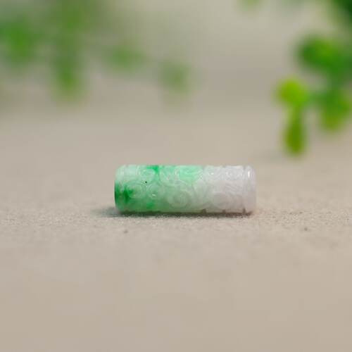天然A货翡翠圆柱形雕花路路通
