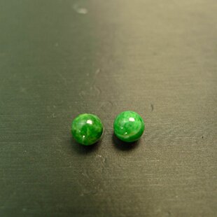 #D487一对6MM满色辣绿天然A货翡翠素面圆珠子 吊坠顶珠