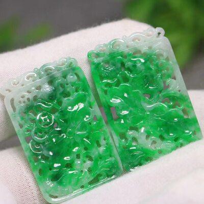 老翡翠雕连年有余方形雕花吊坠